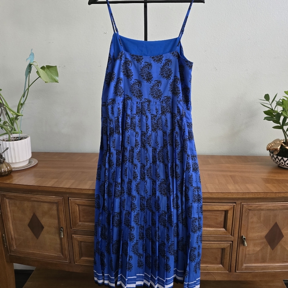 Banana Republic Blue Paisley Pleated Midi Dress | Size 6 - Picture 4 of 5